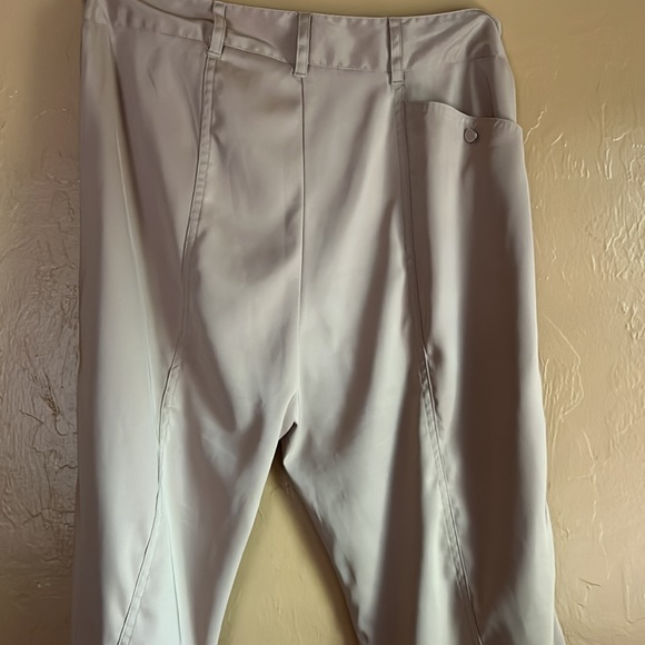 DKNY Golf - silk like golf capris. - Picture 3 of 3